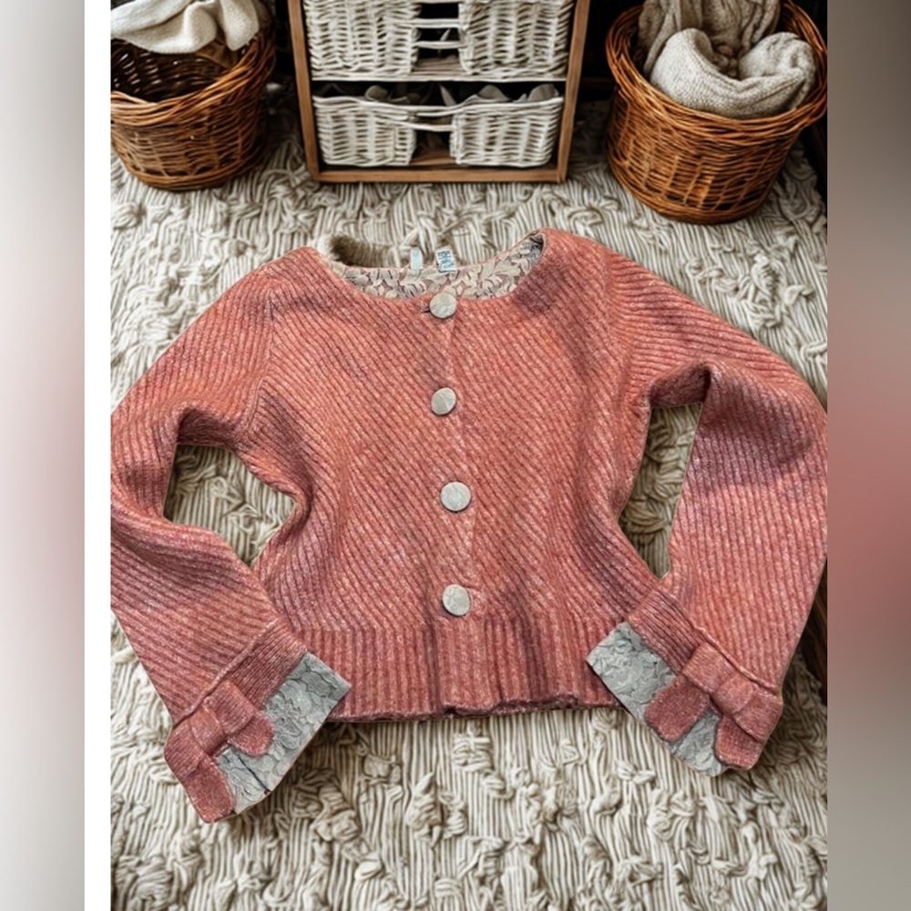 Moth Cardigan Lace Trim Preppy
Medium Sweater by Moth Size Medium